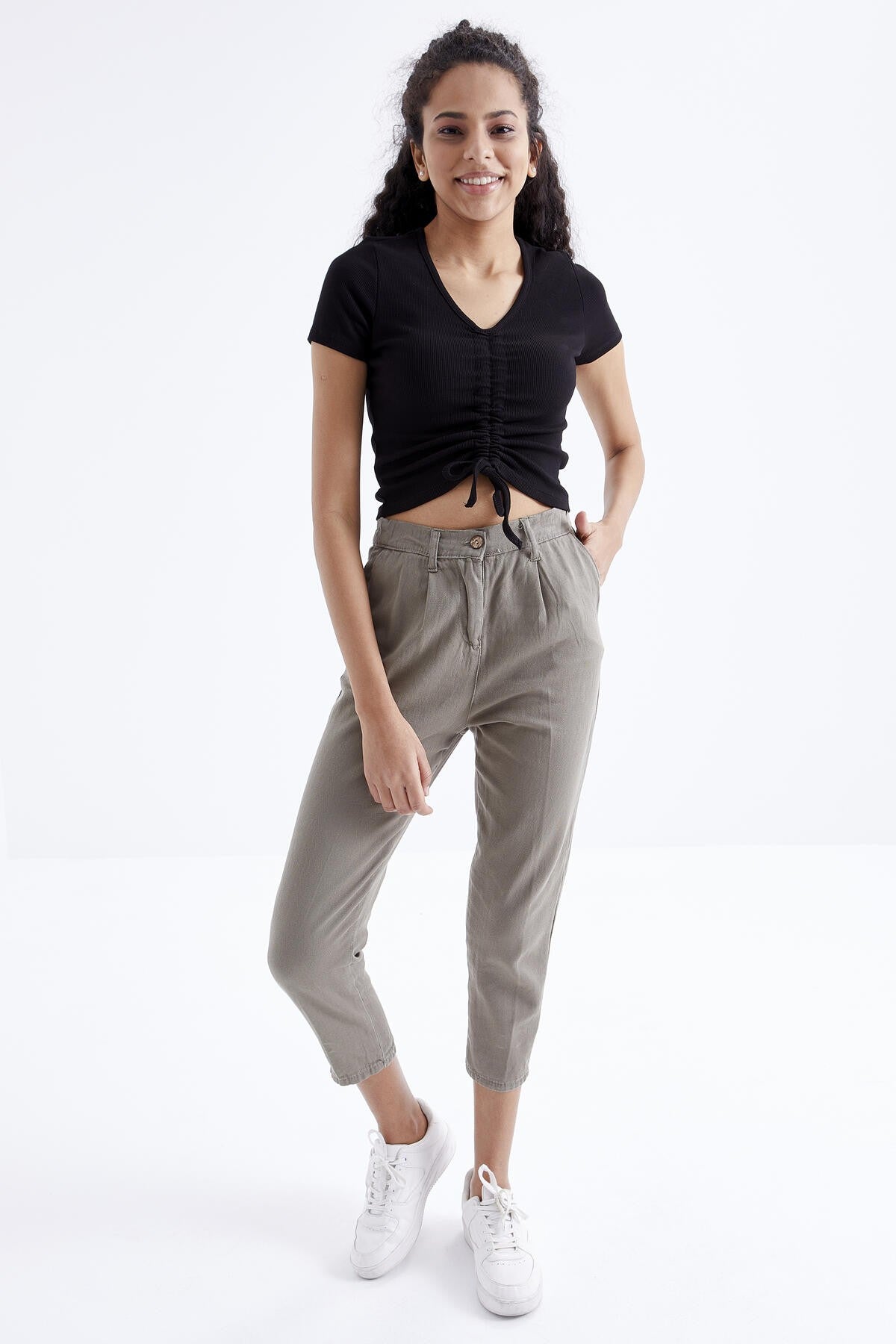 Black Ruffled Detailed V-Neck Women's Crop Top T-Shirt - 97205