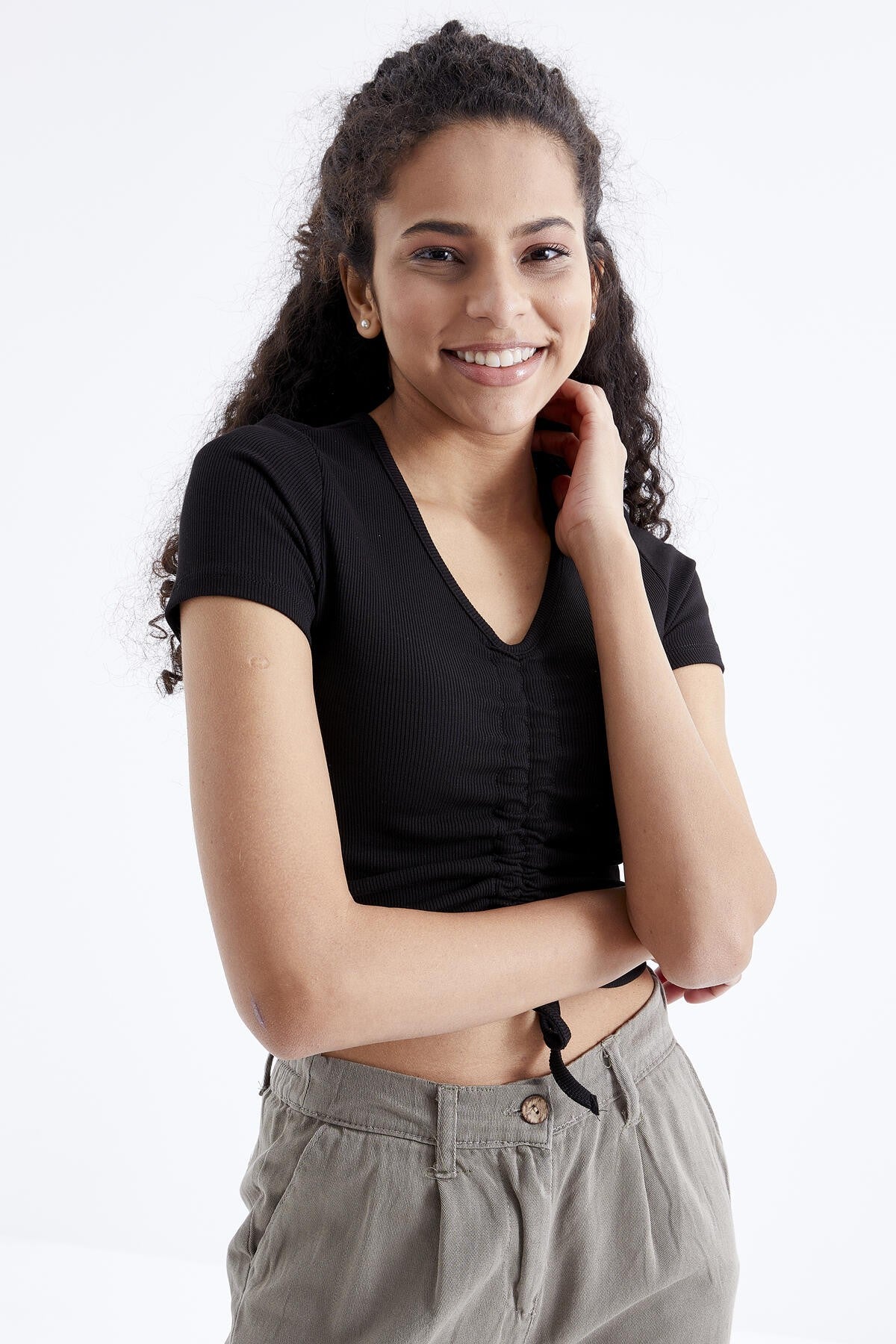 Black Ruffled Detailed V-Neck Women's Crop Top T-Shirt - 97205