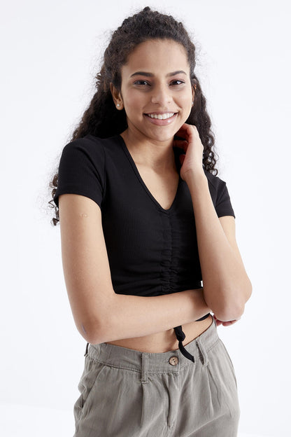 Black Ruffled Detailed V-Neck Women's Crop Top T-Shirt - 97205
