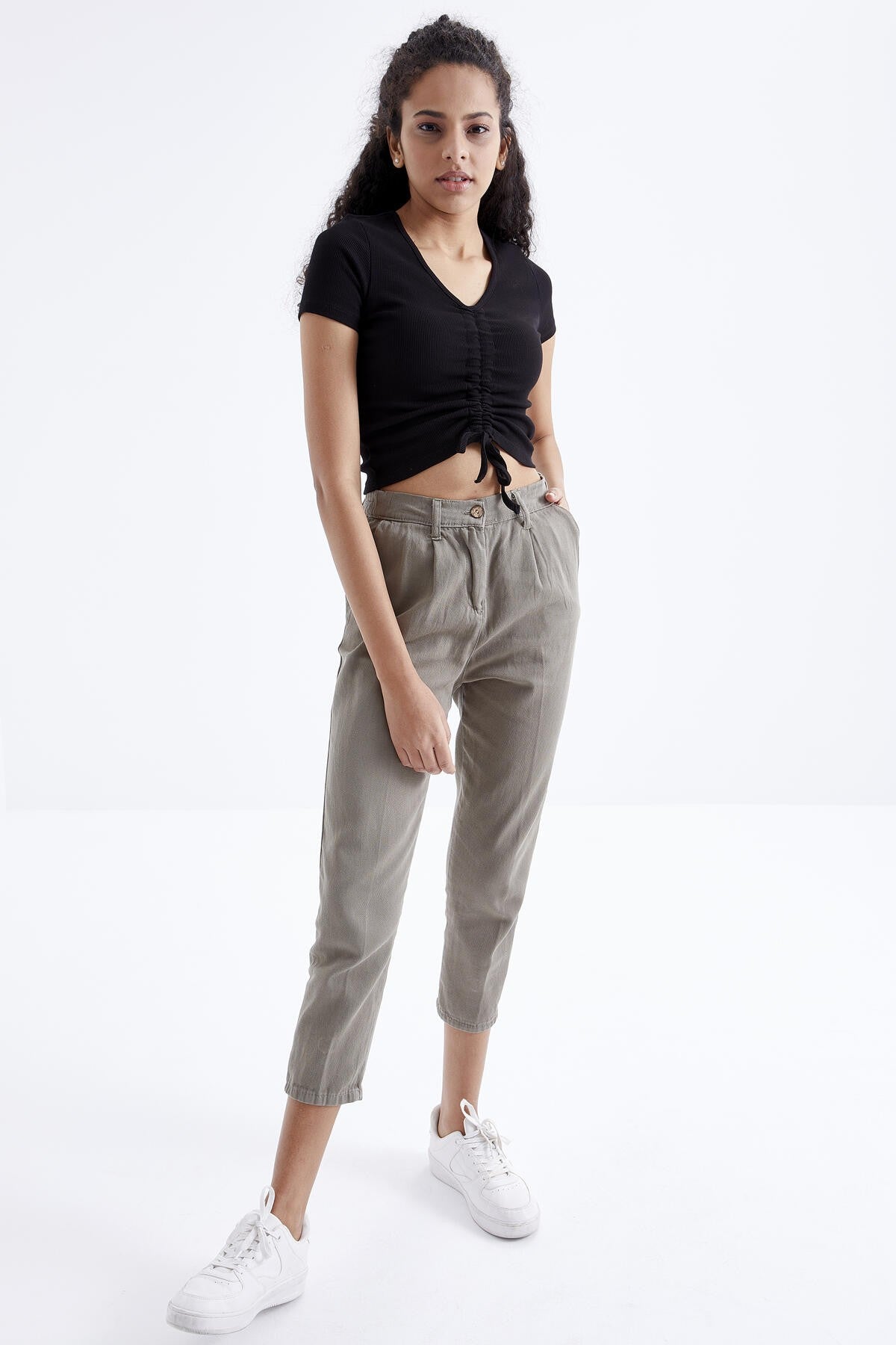 Black Ruffled Detailed V-Neck Women's Crop Top T-Shirt - 97205