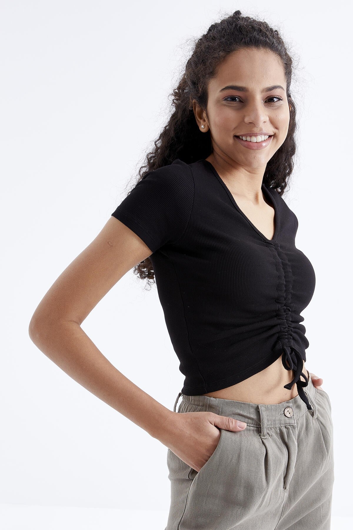 Black Ruffled Detailed V-Neck Women's Crop Top T-Shirt - 97205