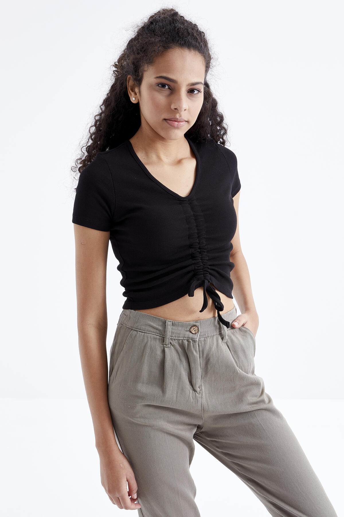 Black Ruffled Detailed V-Neck Women's Crop Top T-Shirt - 97205