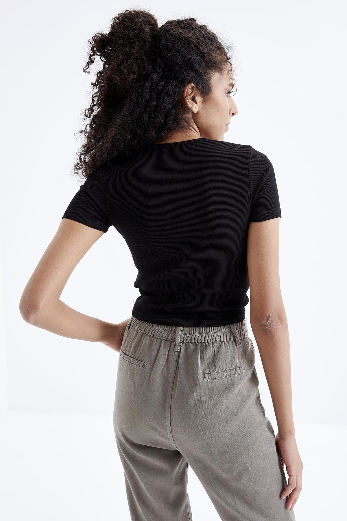 Black Ruffled Detailed V-Neck Women's Crop Top T-Shirt - 97205