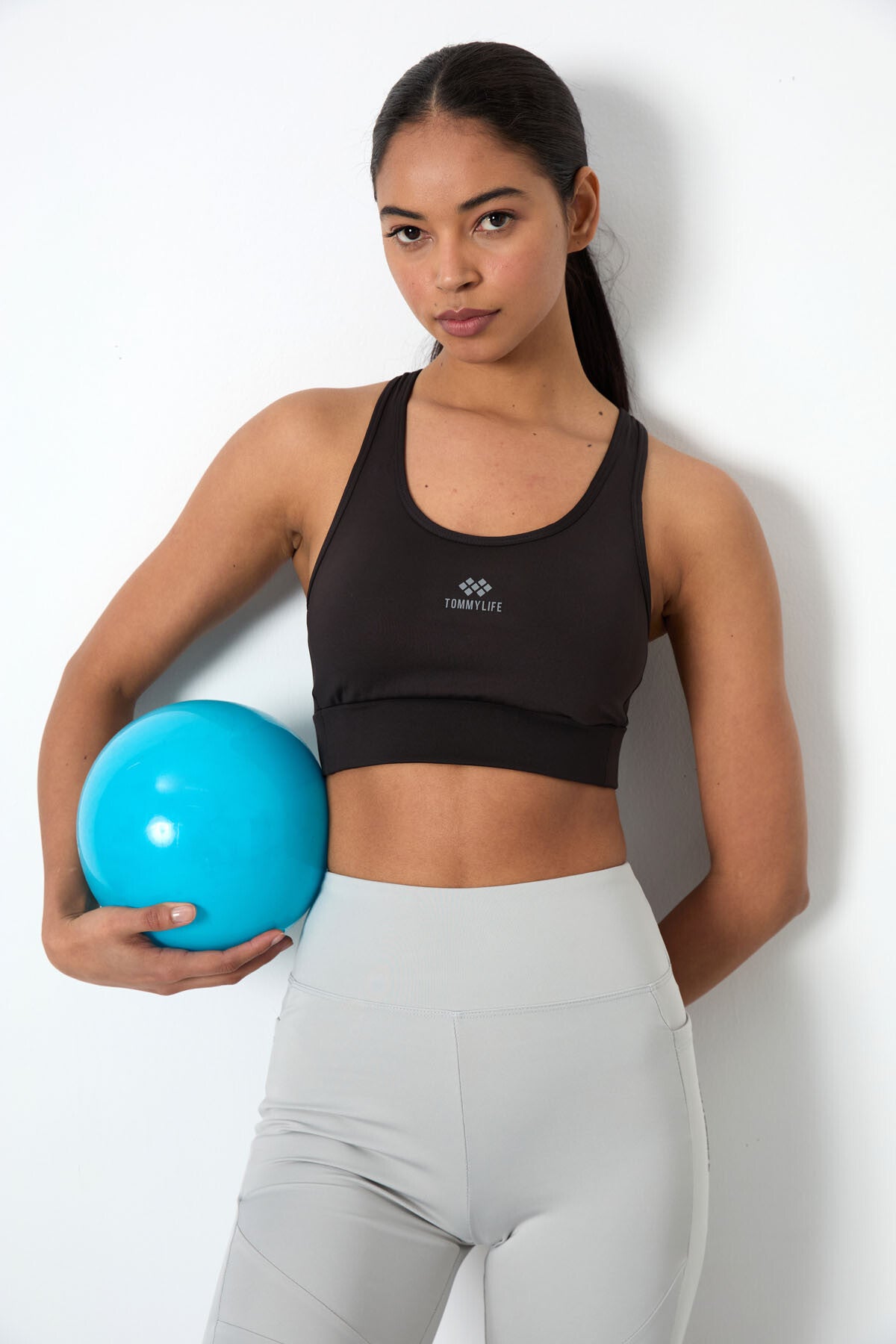 Black Cross Back Detailed Slim Fit U Collar Padded Women's Sports Bra - 97121