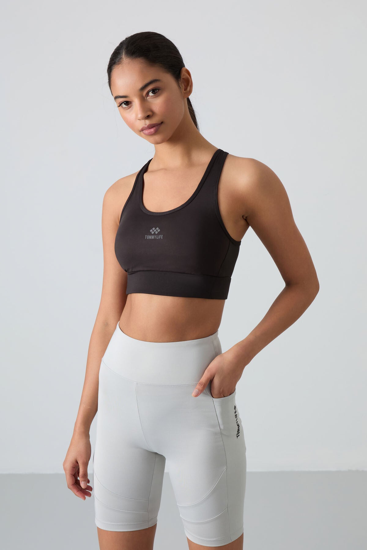 Black Cross Back Detailed Slim Fit U Collar Padded Women's Sports Bra - 97121