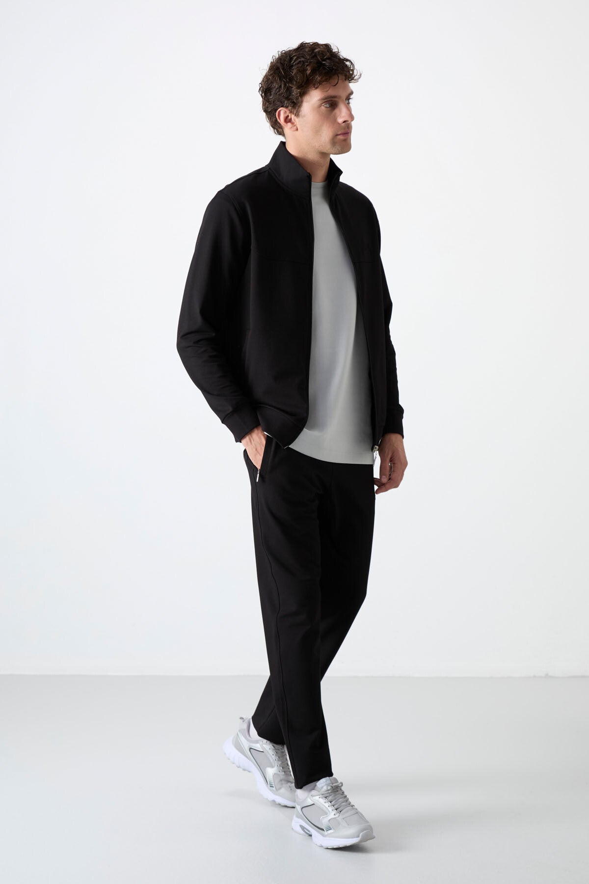 Black Stand Collar Zippered Comfort Fit Classic Cuff Men's Tracksuit Set - 85072