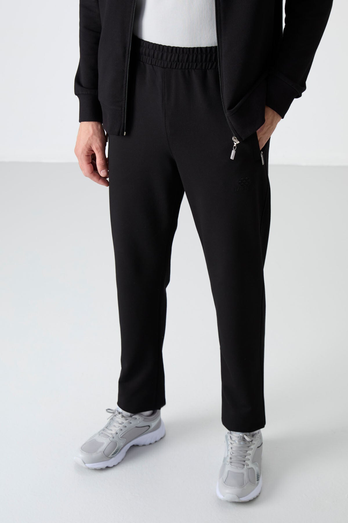 Black Stand Collar Zippered Comfort Fit Classic Cuff Men's Tracksuit Set - 85072