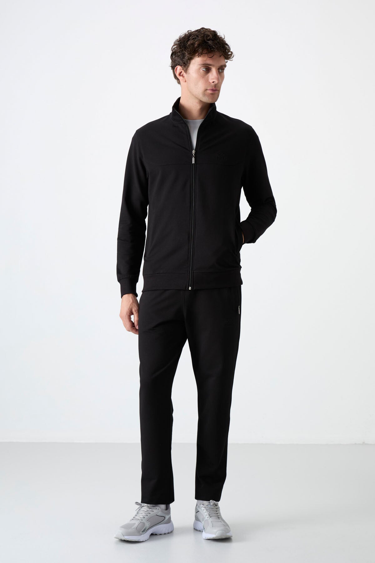 Black Stand Collar Zippered Comfort Fit Classic Cuff Men's Tracksuit Set - 85072