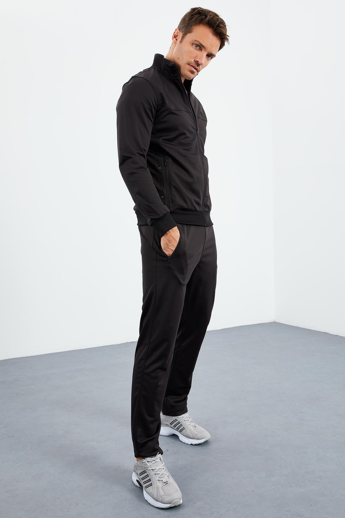 Black High Collar Zippered Standard Fit Classic Cuff Men's Tracksuit Set - 85162