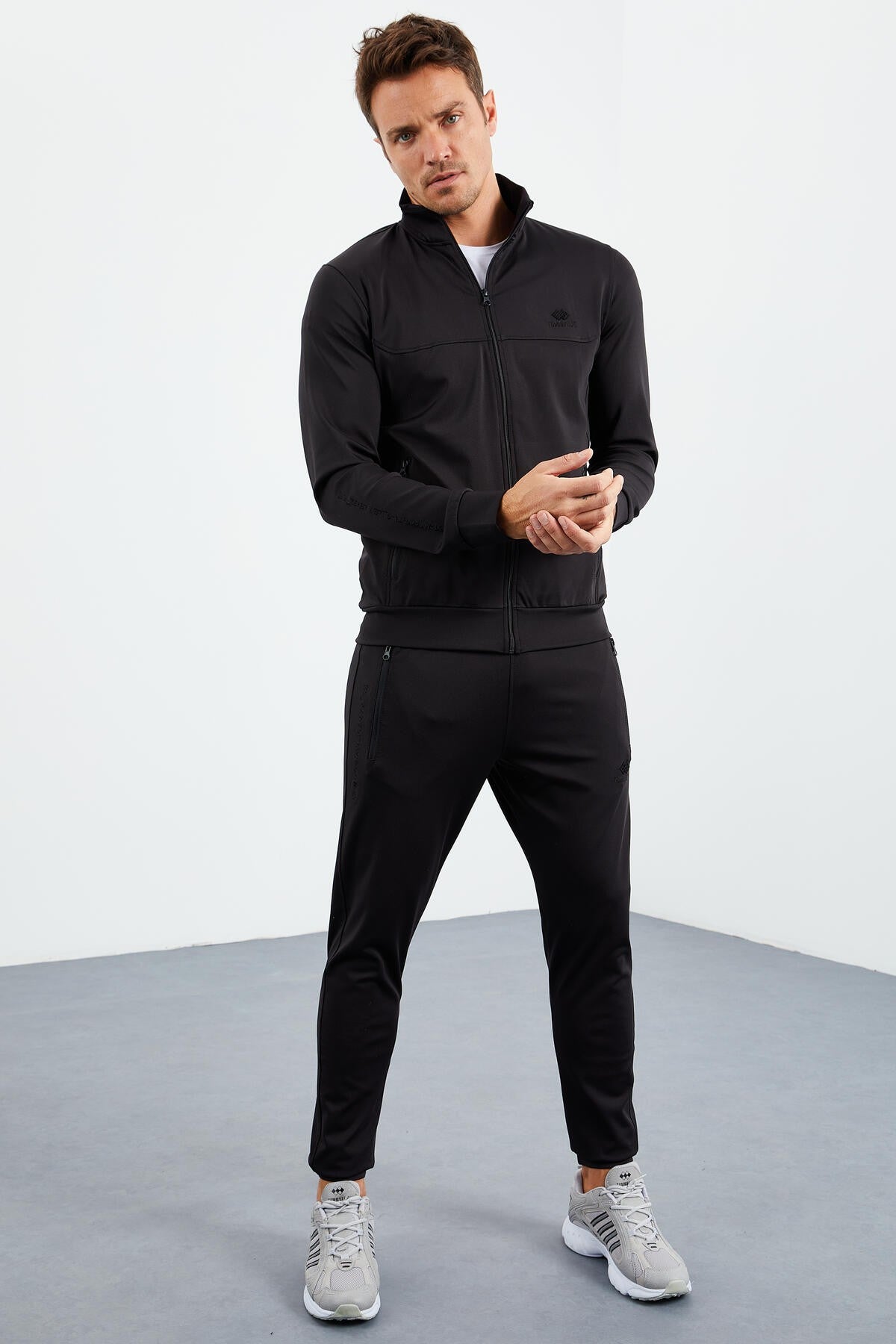 Black Straight Collar Zippered Standard Fit Cuffed Men's Tracksuit Set - 85160
