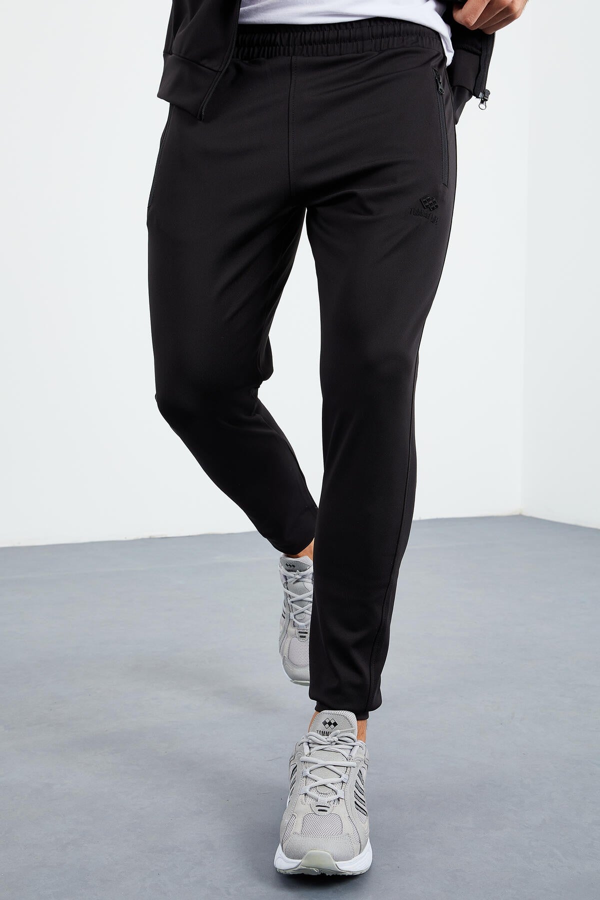 Black Straight Collar Zippered Standard Fit Cuffed Men's Tracksuit Set - 85160