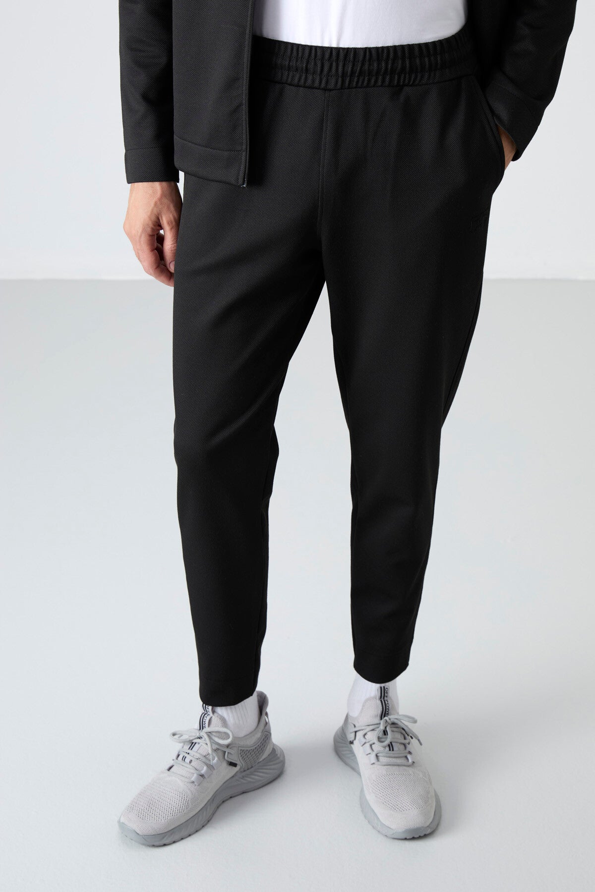 Carlos Black Standard Fit Men's Tracksuit Set - 85209