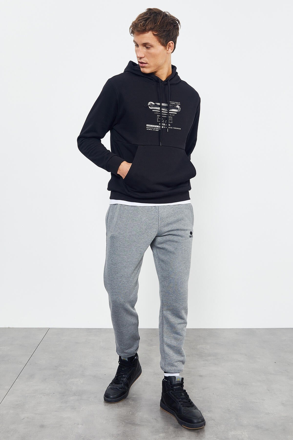Black Printed Hooded Kangaroo Pocket Comfort Fit Men's Sweatshirt - 88019