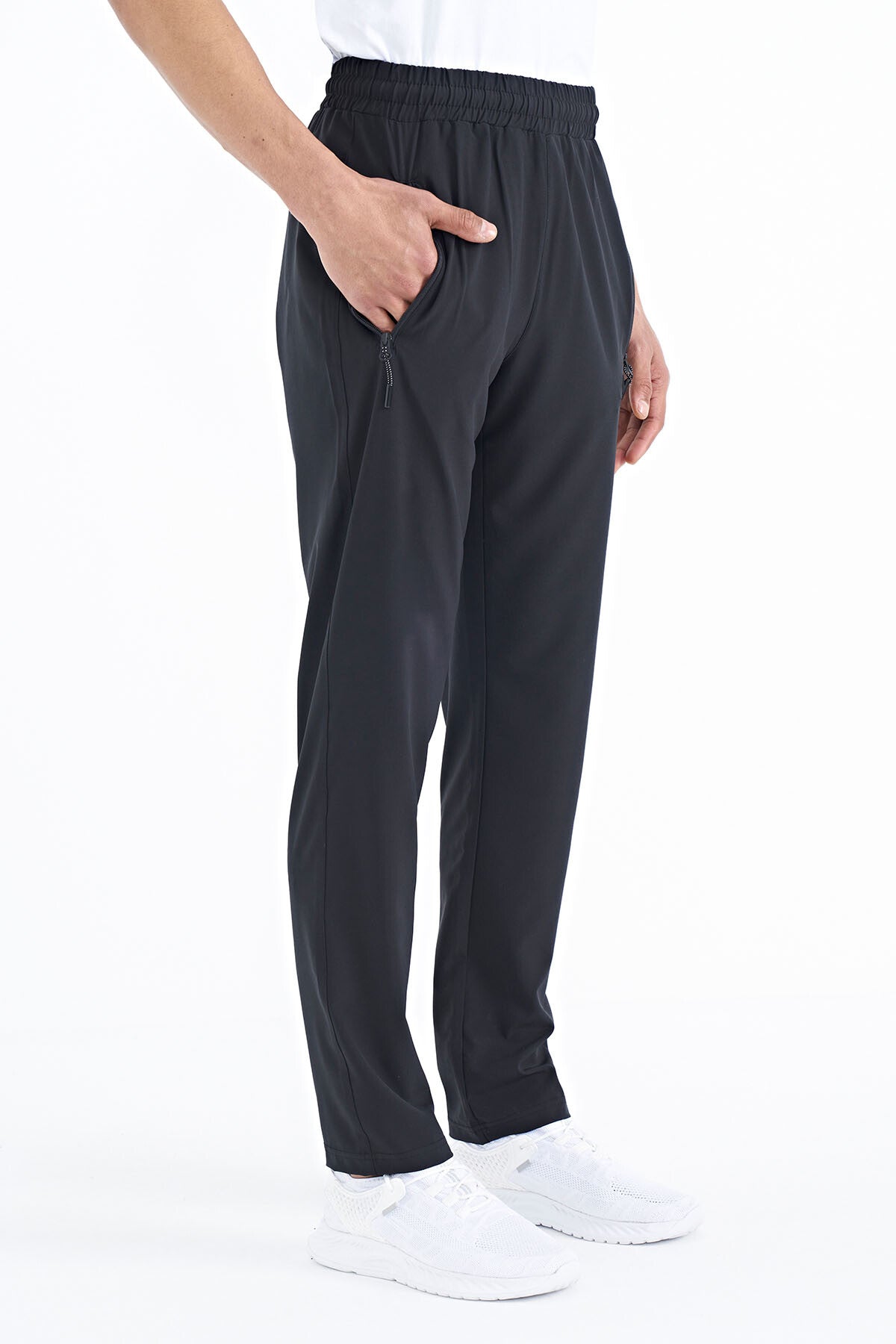 Black Men's Zippered Three-Pocket Standard Fit Classic Hem Tracksuit Bottom - 84768