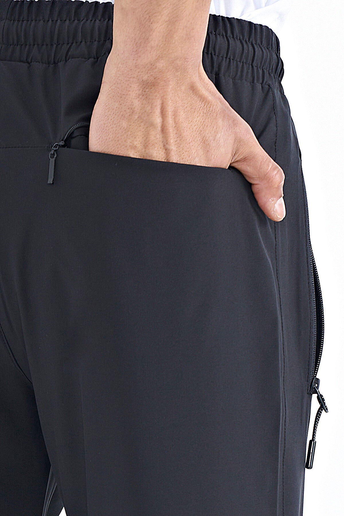 Black Men's Zippered Three-Pocket Standard Fit Classic Hem Tracksuit Bottom - 84768