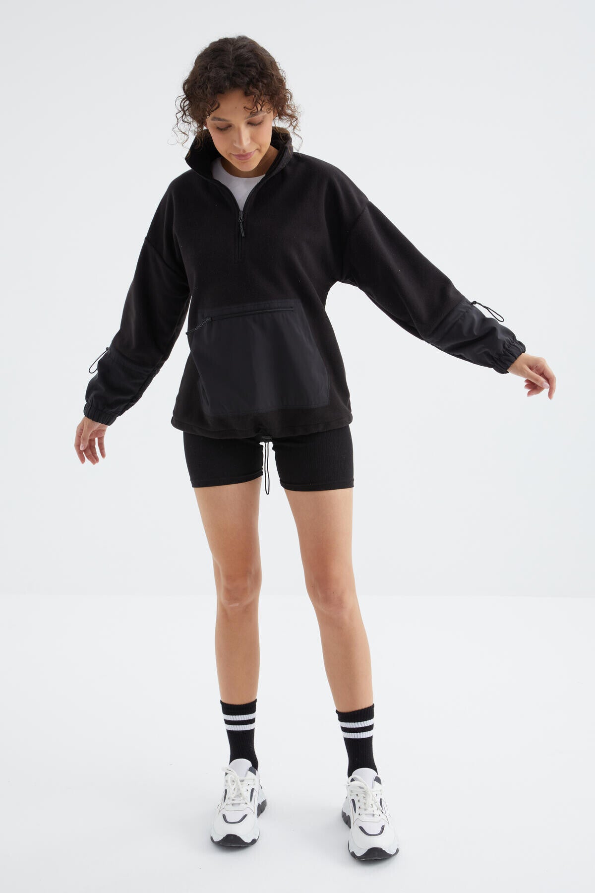 Oversize women's Polar Sweatshirt with a black skirt and a curly hem - 97238