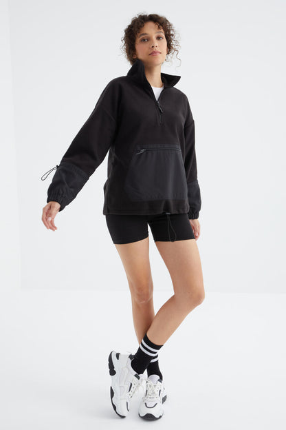 Oversize women's Polar Sweatshirt with a black skirt and a curly hem - 97238