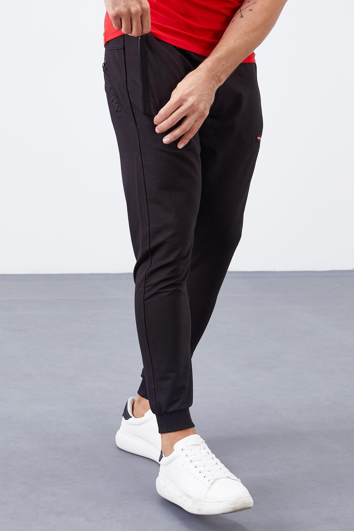 Black zippered pocket with a narrow collar Jogger men's tracksuit Pabts