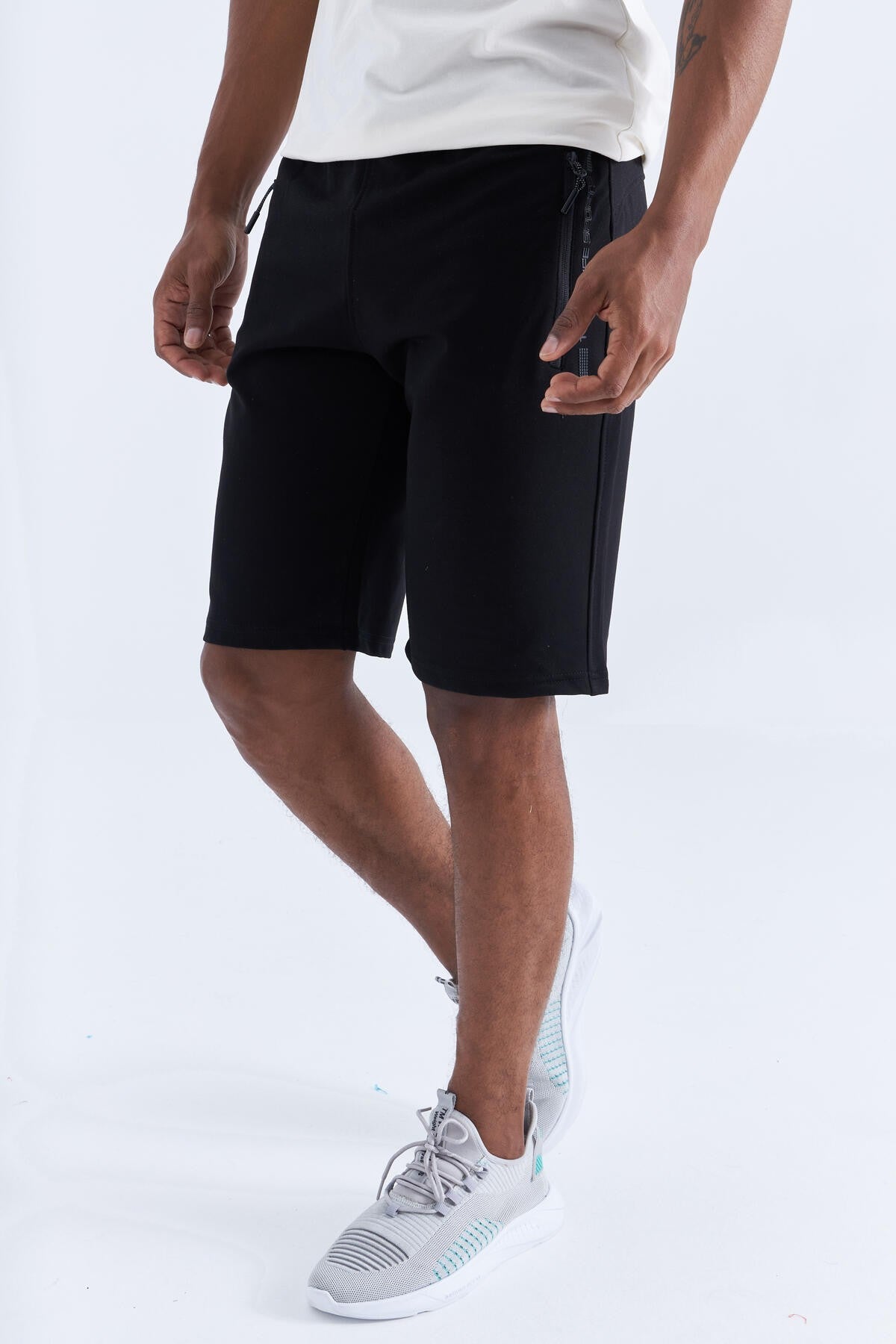 Black Zippered Pocket Detailed Standard Fit Men's Shorts - 81141
