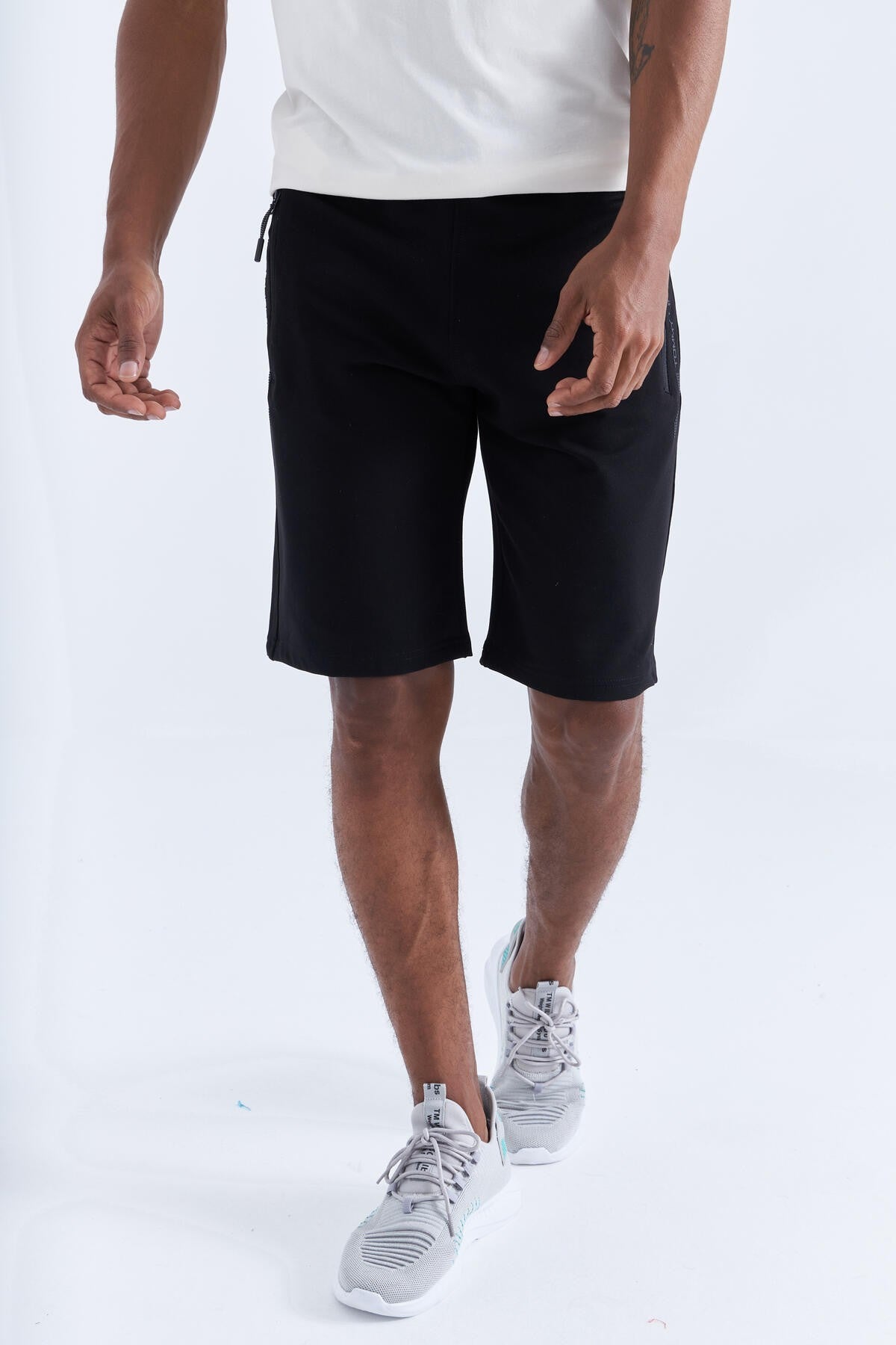 Black Zippered Pocket Detailed Standard Fit Men's Shorts - 81141