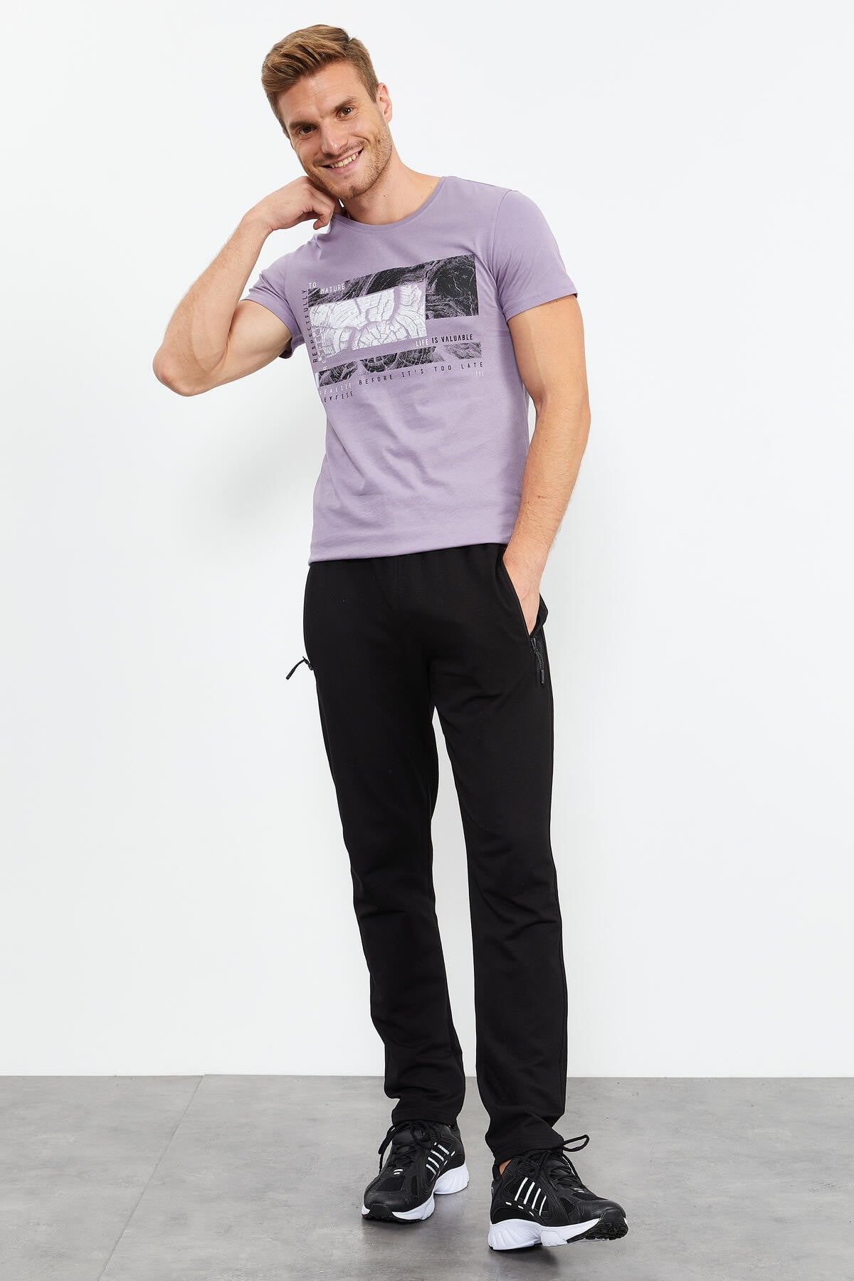 Black Zippered Pocket Detailed Standard Fit Classic Hem Men's Tracksuit Bottom - 84744