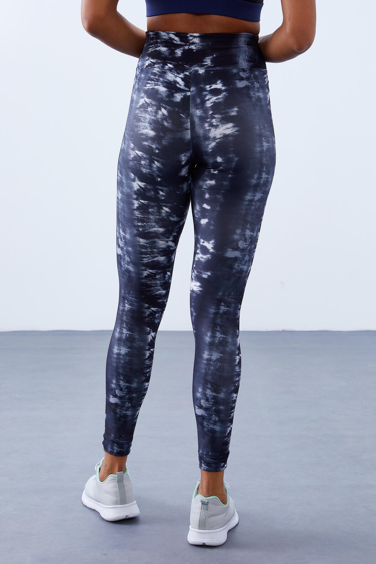 Black High Waist Batik Pattern Slim Fit Narrow Leg Women's Tights - 94551
