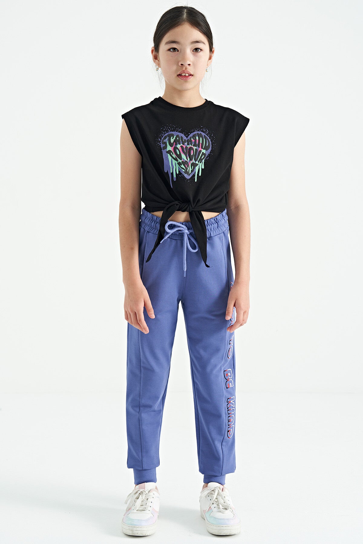 Black Heart Print Front Knot Detailed Comfortable Fit Girls' T-Shirt - 75114