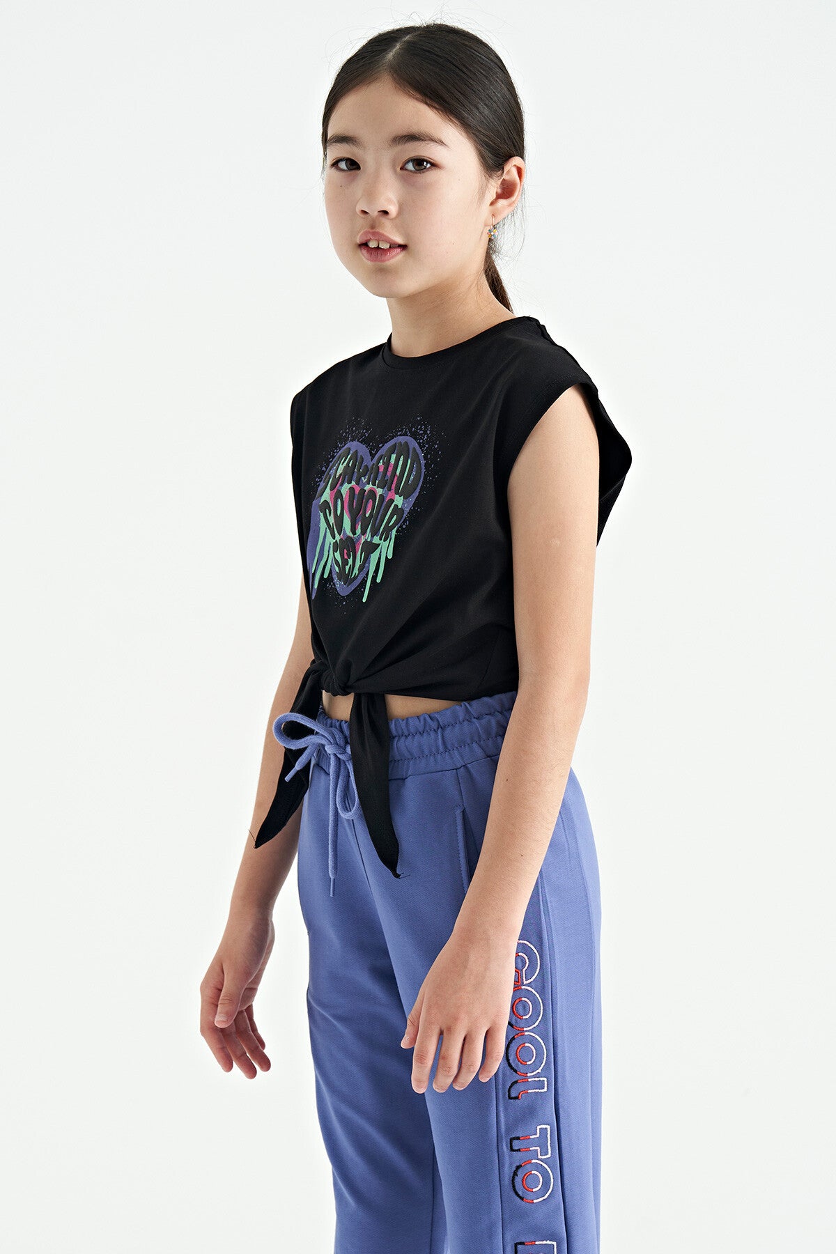 Black Heart Print Front Knot Detailed Comfortable Fit Girls' T-Shirt - 75114