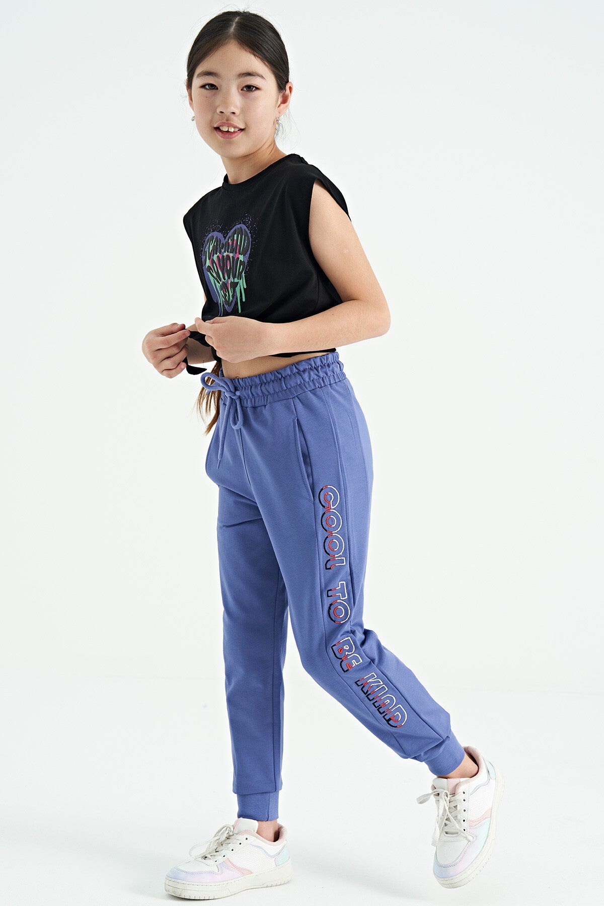 Black Heart Print Front Knot Detailed Comfortable Fit Girls' T-Shirt - 75114