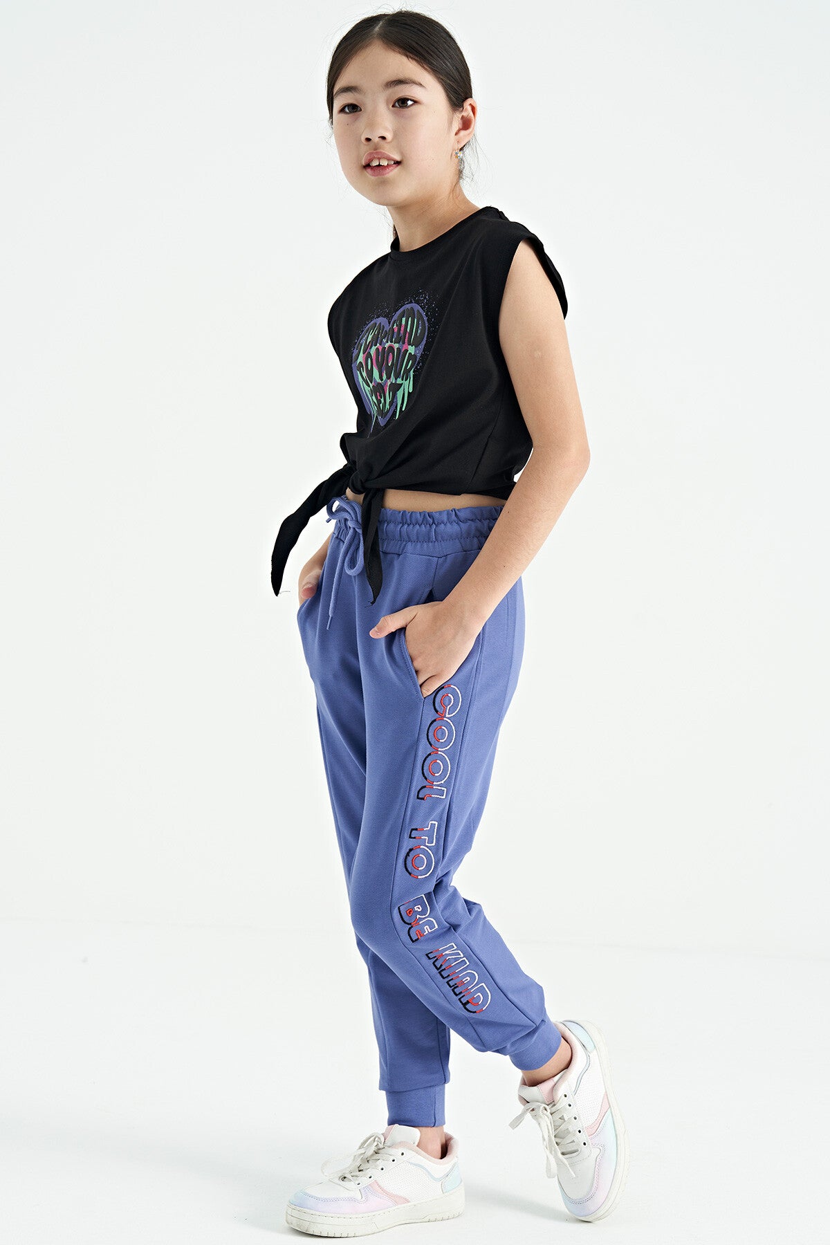 Black Heart Print Front Knot Detailed Comfortable Fit Girls' T-Shirt - 75114