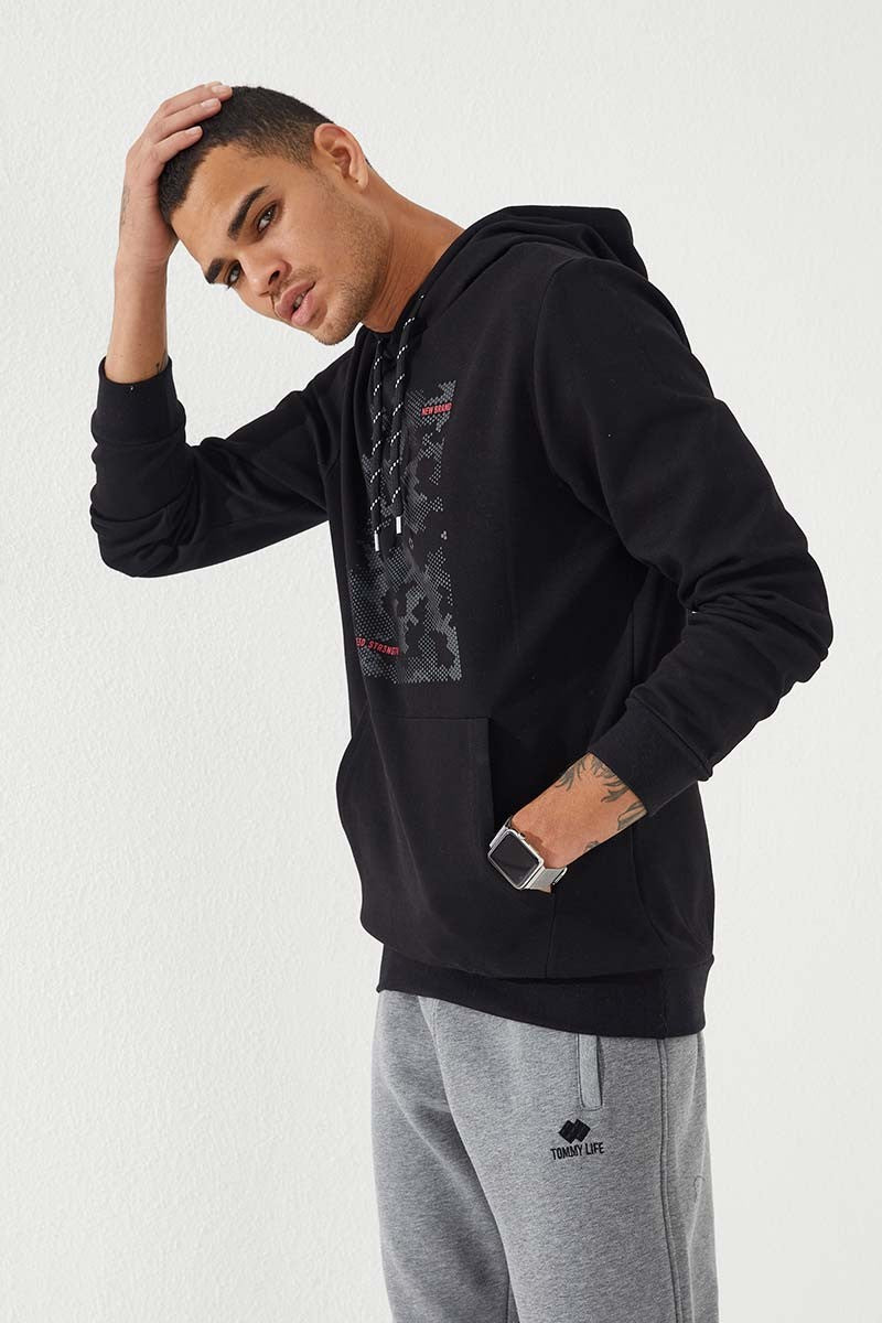 Black Camouflage Pattern Printed Standard Fit Men's Hooded Sweatshirt - 87884