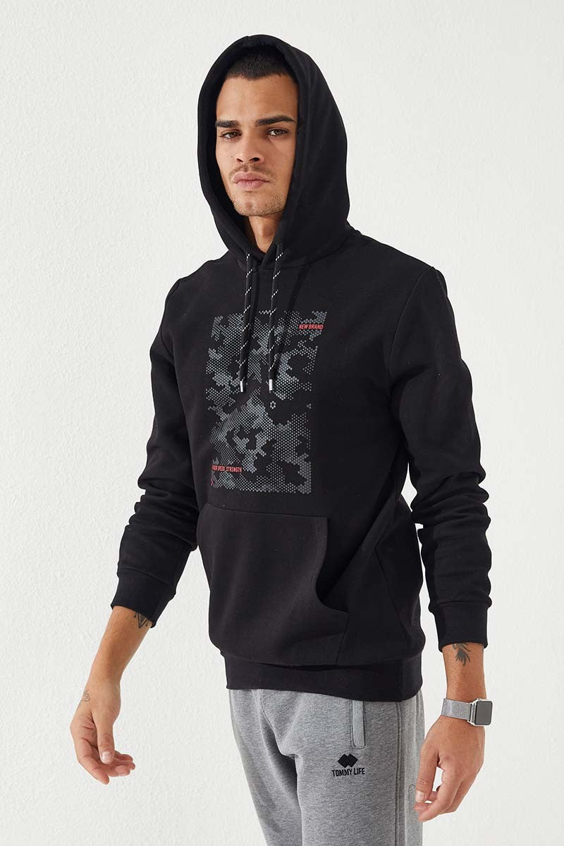 Black Camouflage Pattern Printed Standard Fit Men's Hooded Sweatshirt - 87884