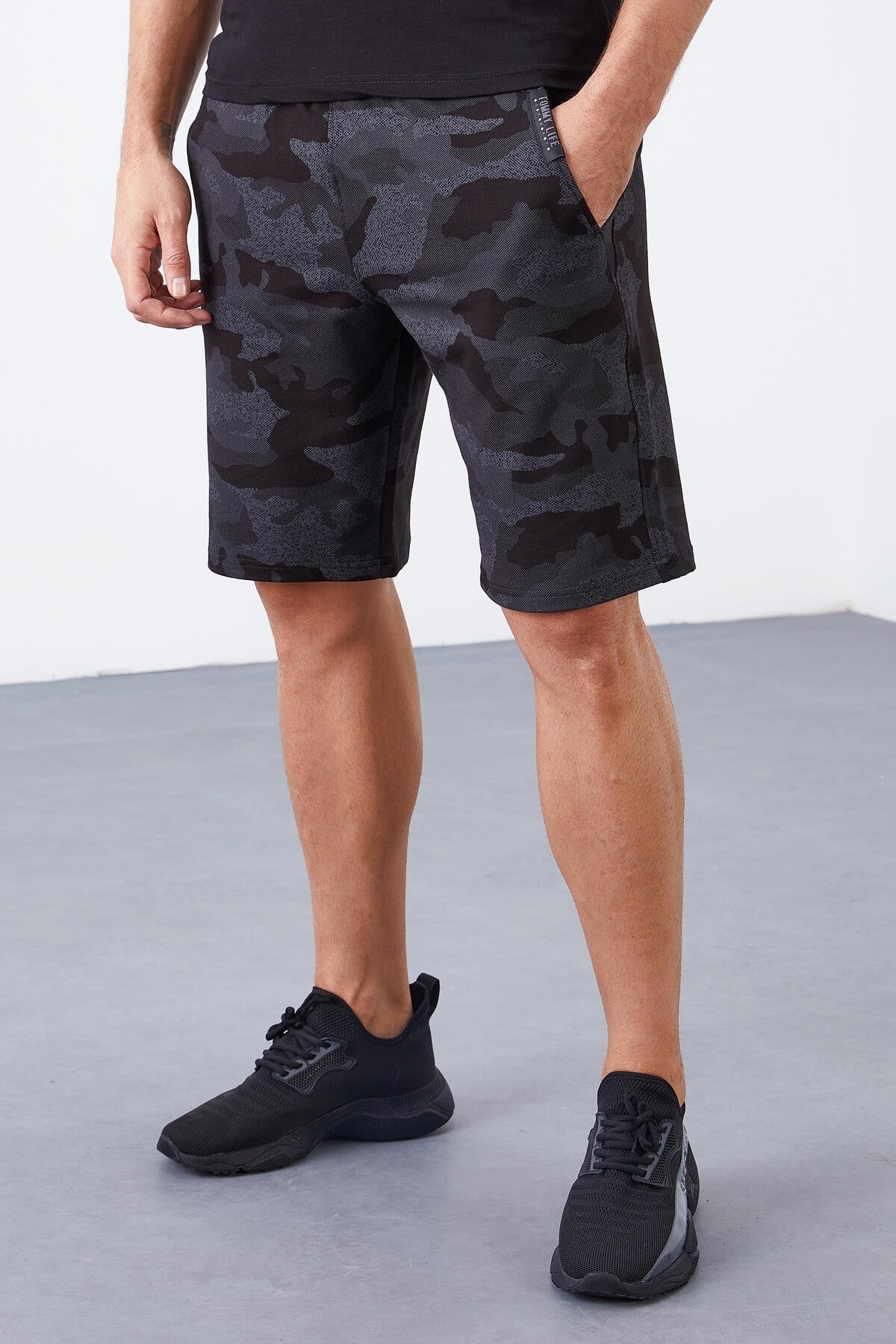Black Camouflage Camouflage Pattern Pocketed Standard Fit Men's Shorts - 81126