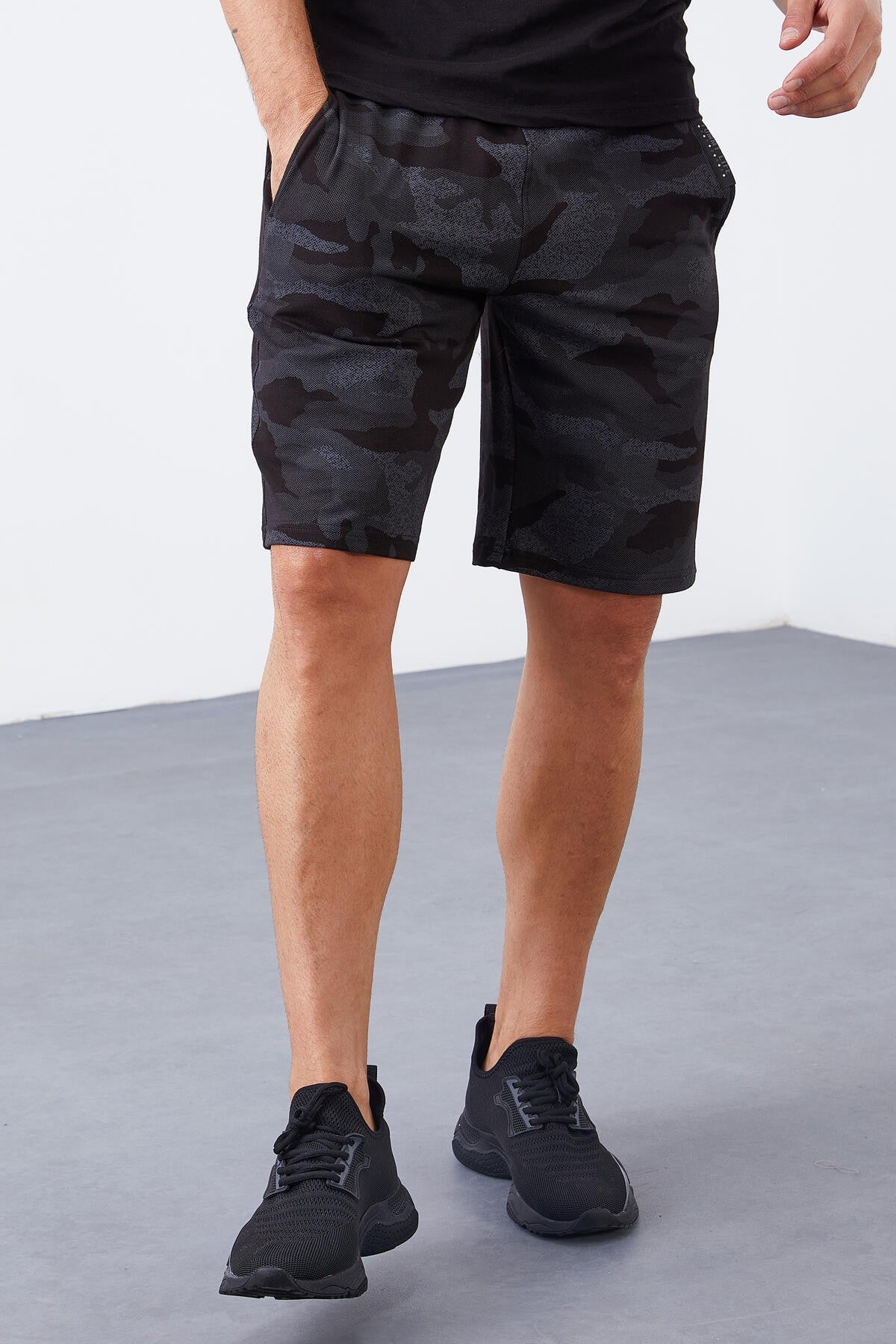 Black Camouflage Camouflage Pattern Pocketed Standard Fit Men's Shorts - 81126