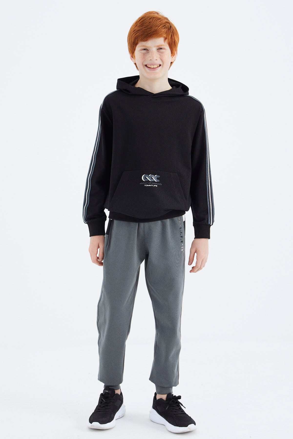Black Kangaroo Print Boys' Sweatshirt - 11176