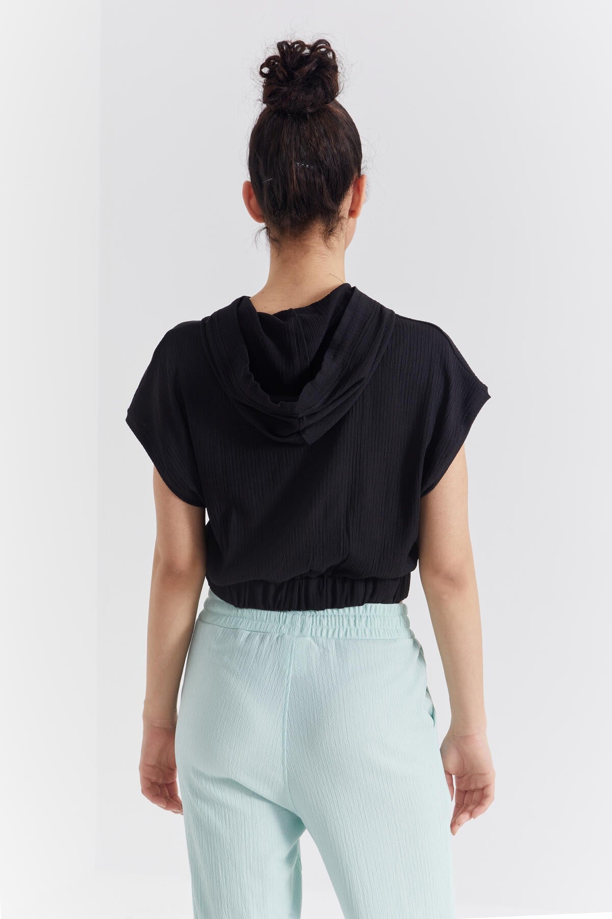 Black Hooded Print Waist Elastic Crepe Fabric Women's Crop Top T-Shirt - 97230