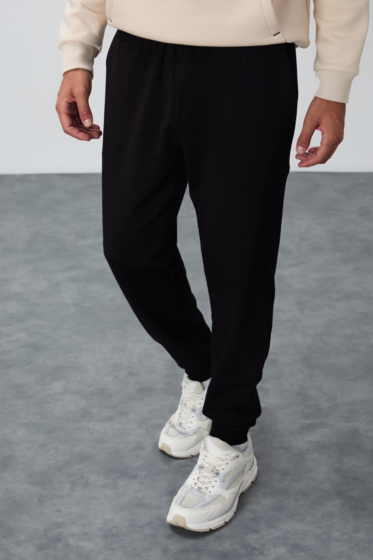 Black Classic Pocket Standard Fit Cuffed Men's Tracksuit Bottom - 84652