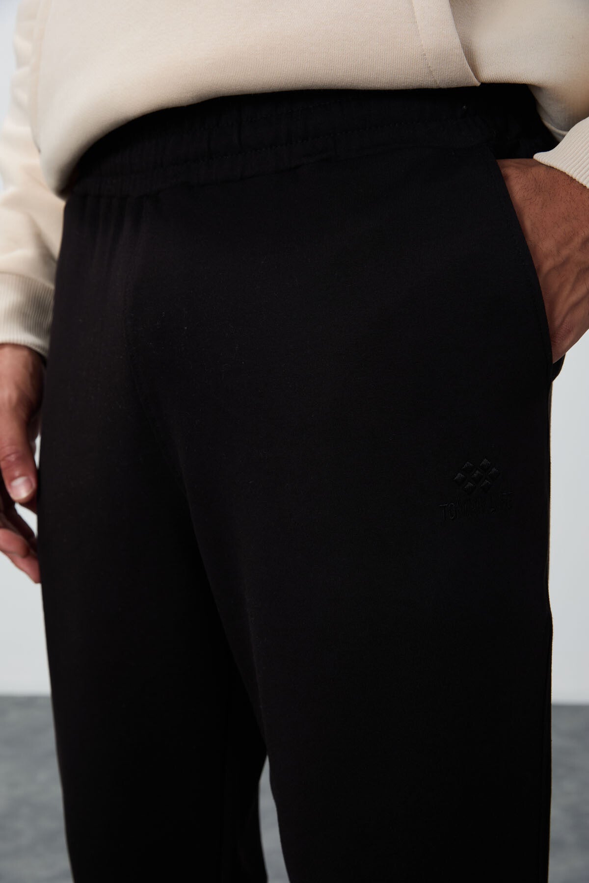 Black Classic Pocket Standard Fit Cuffed Men's Tracksuit Bottom - 84652