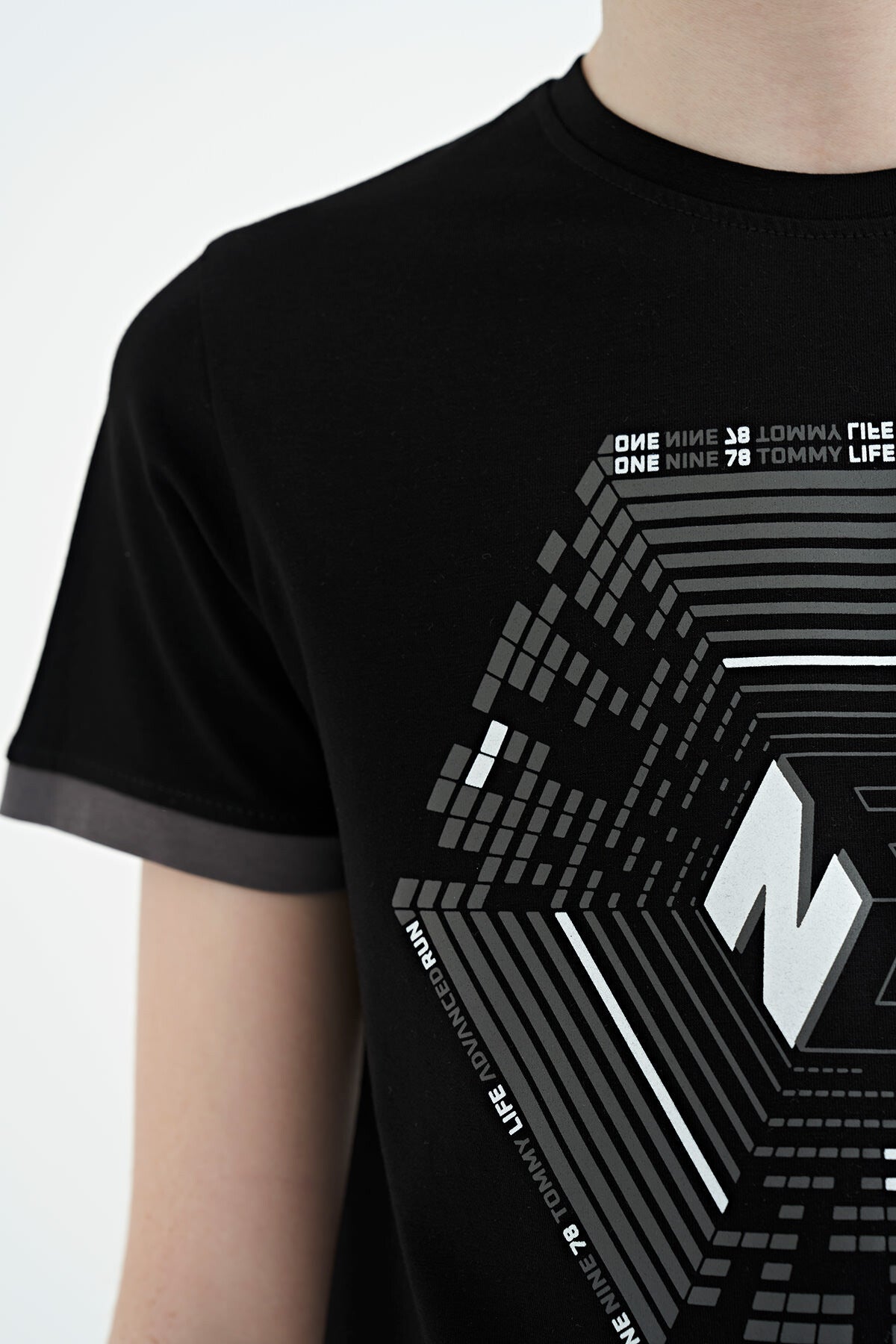 Black Cuff Detailed Printed Standard Fit Boys T-Shirt - 11156