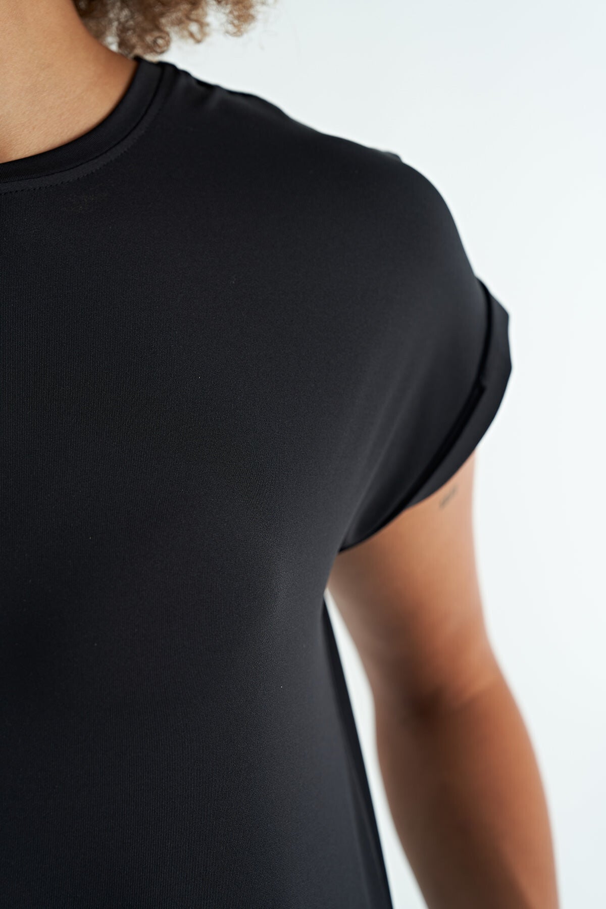Black Logo Printed O Collar Low Sleeve Oversize Women's Crop T-Shirt - 97262