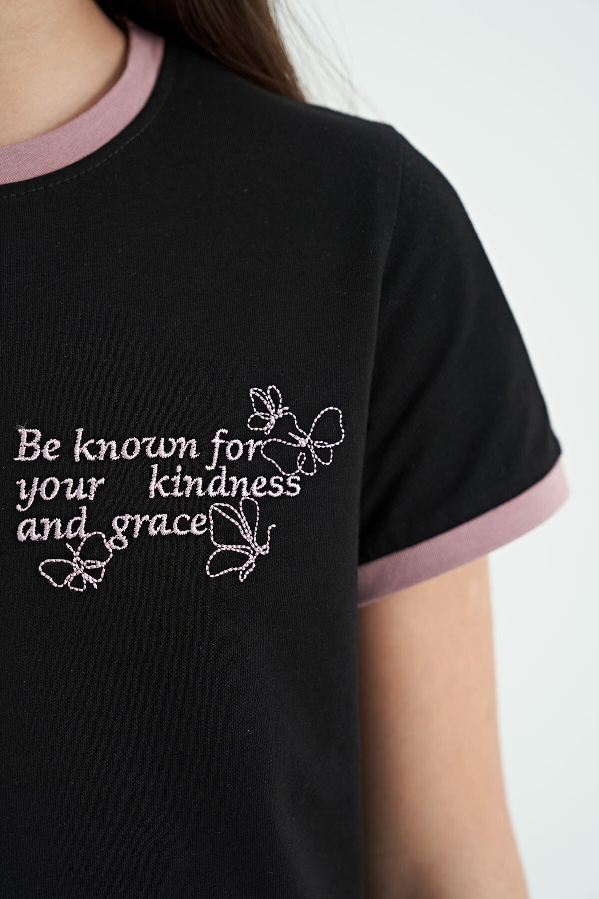 Black Minimal Print O Neck Comfort Fit Short Sleeve Girls T-Shirt - 75110