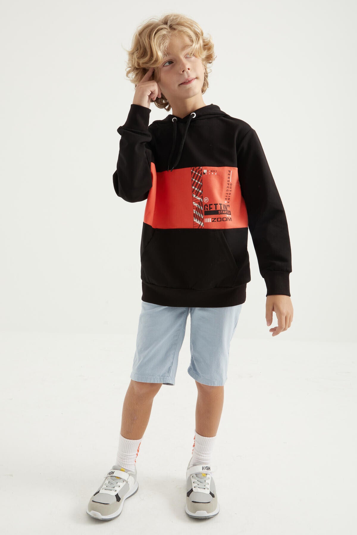 Black Embroidered Kangaroo Pocket Hooded Standard Fit Boys' Sweatshirt - 11010
