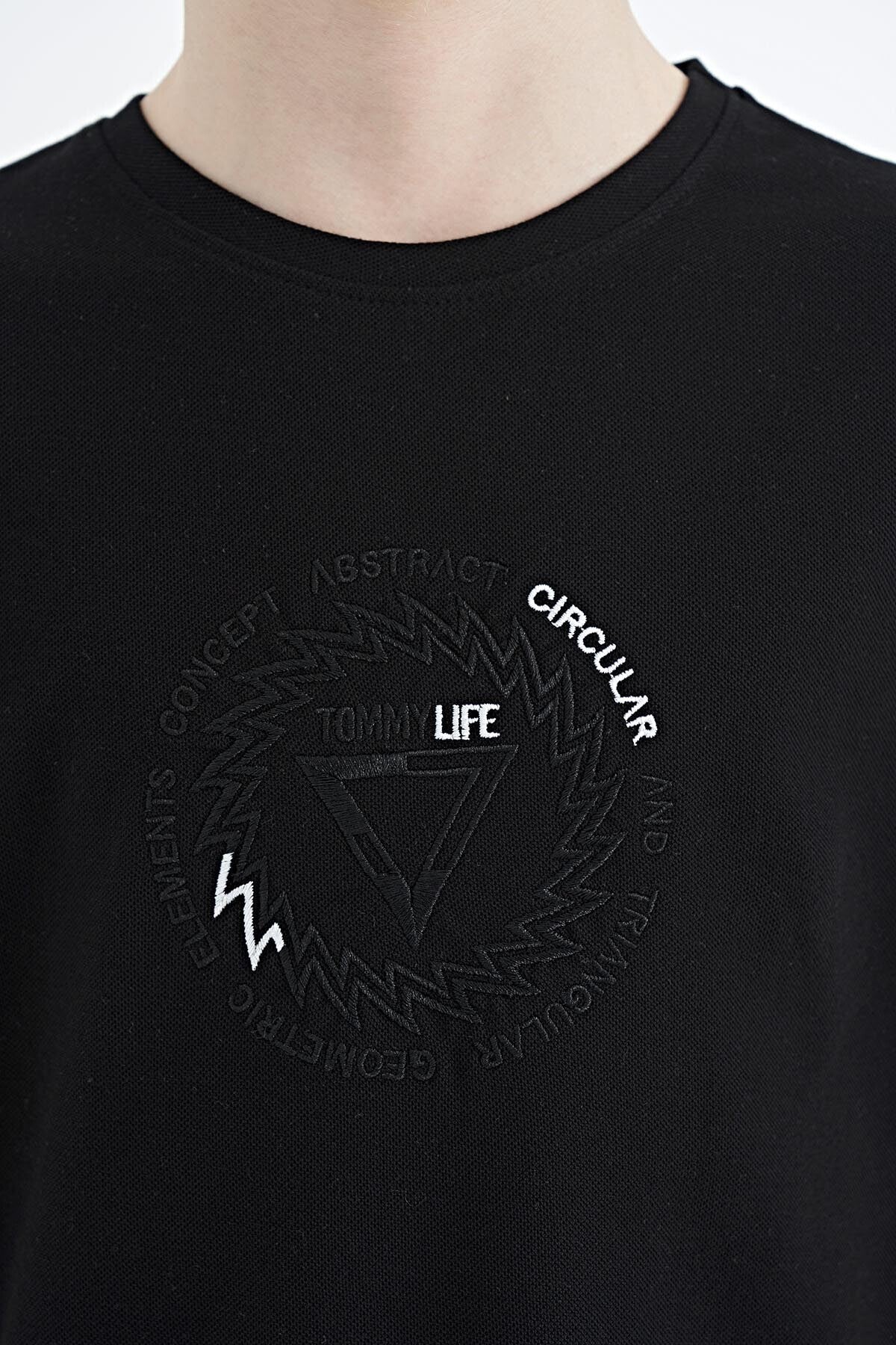Black Embroidered Detailed O Collar Standard Cut Boys T-Shirt - 11115