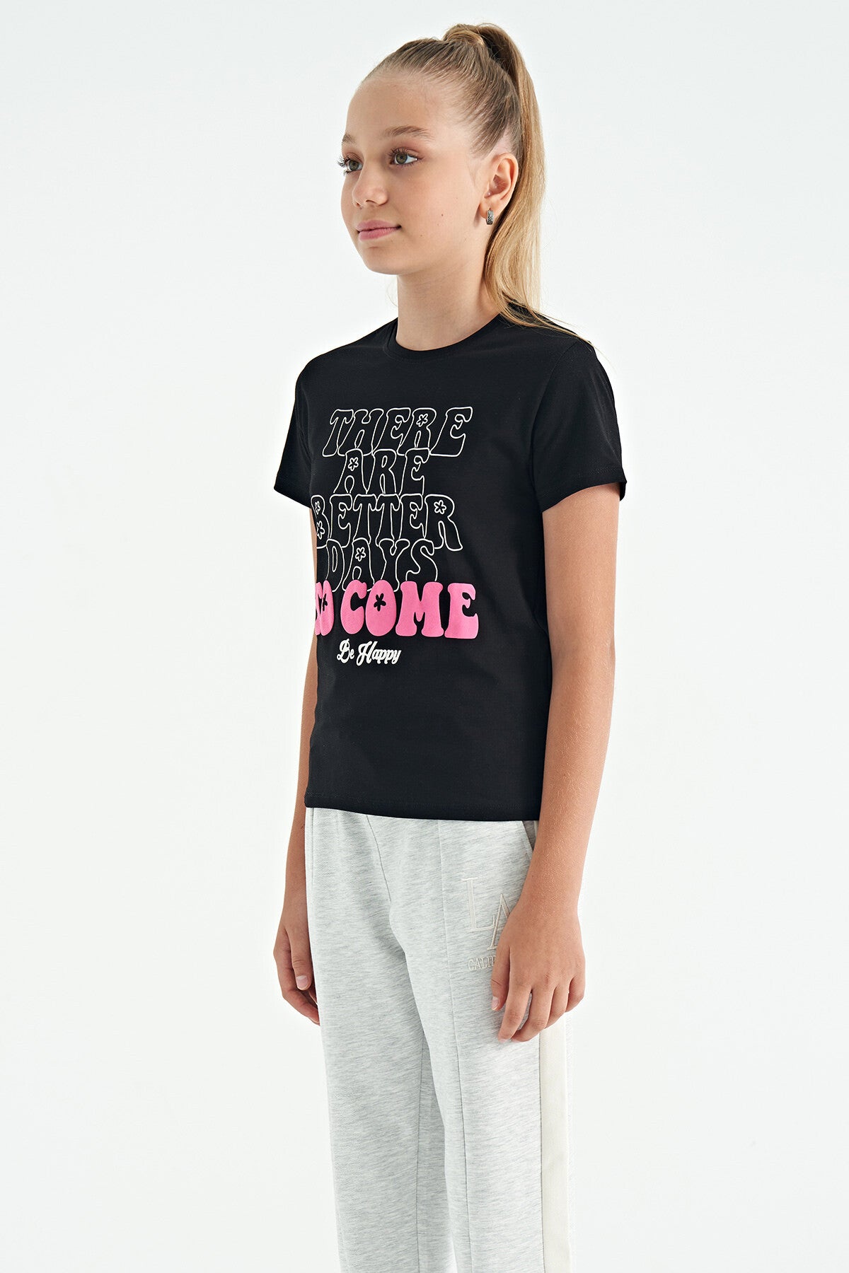 Black O Collar Print Comfort Fit Short Sleeve Cropped Girl's T-Shirt - 75118