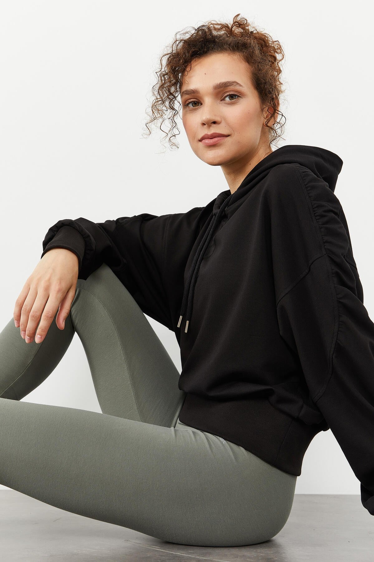 Black Shoulder Gather Detailed Puff Sleeve Comfortable Fit Women's Sweatshirt - 97166