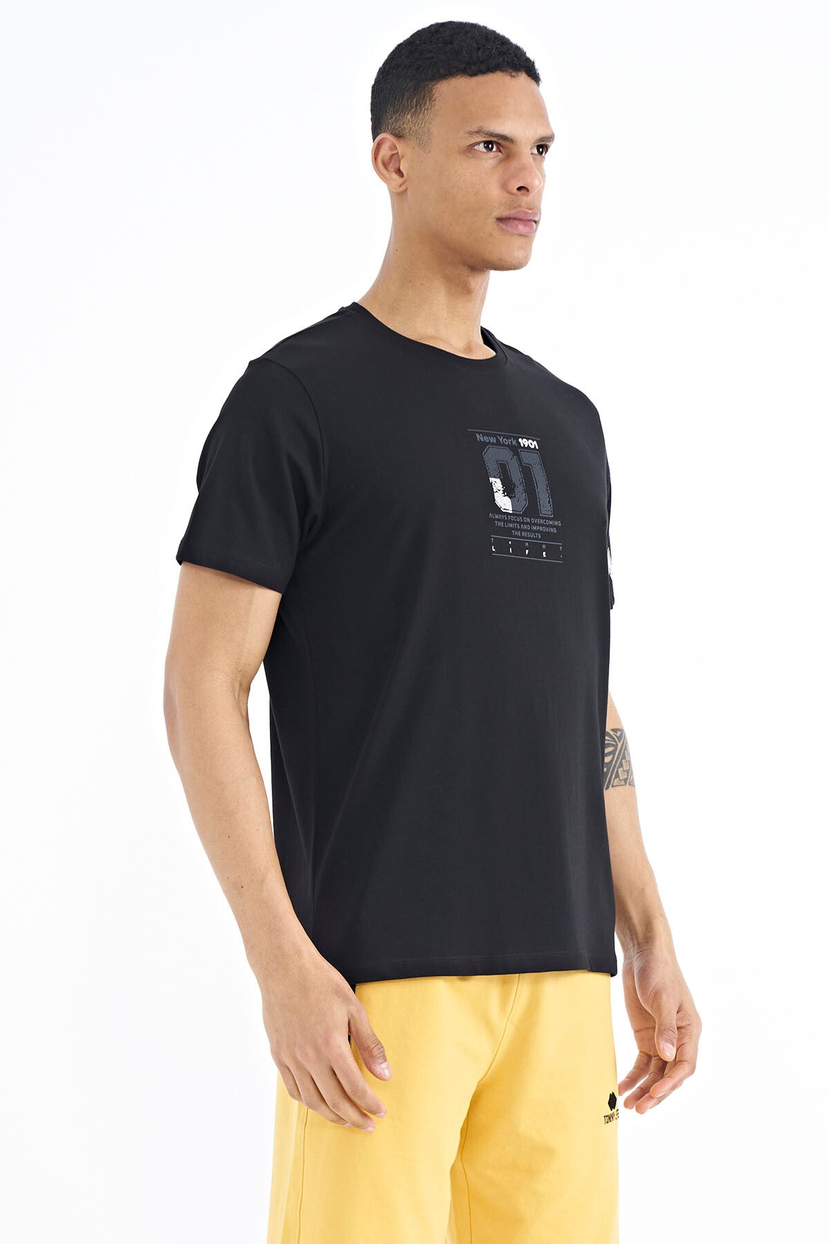 Black Front and Single Sleeve Print Detailed O Collar Men's T-shirt - 88176