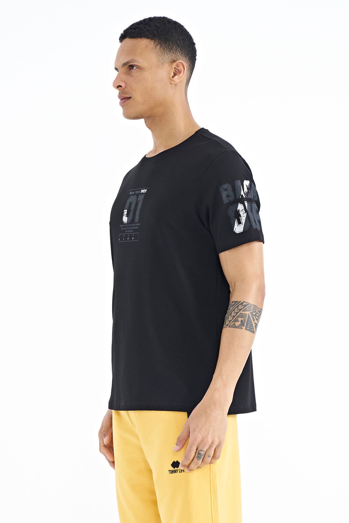 Black Front and Single Sleeve Print Detailed O Collar Men's T-shirt - 88176