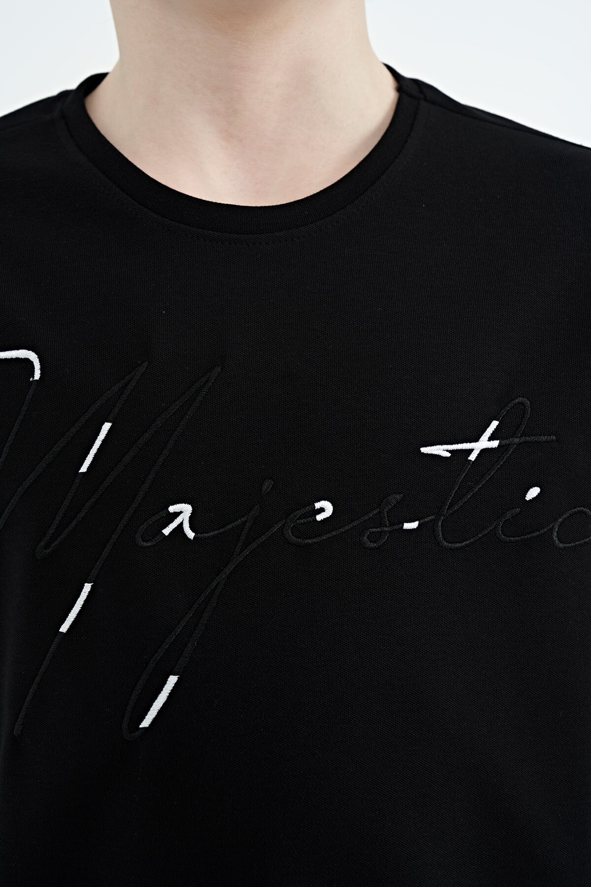 Black Front Embroidered O Collar Oversize Boys T-Shirt - 11147
