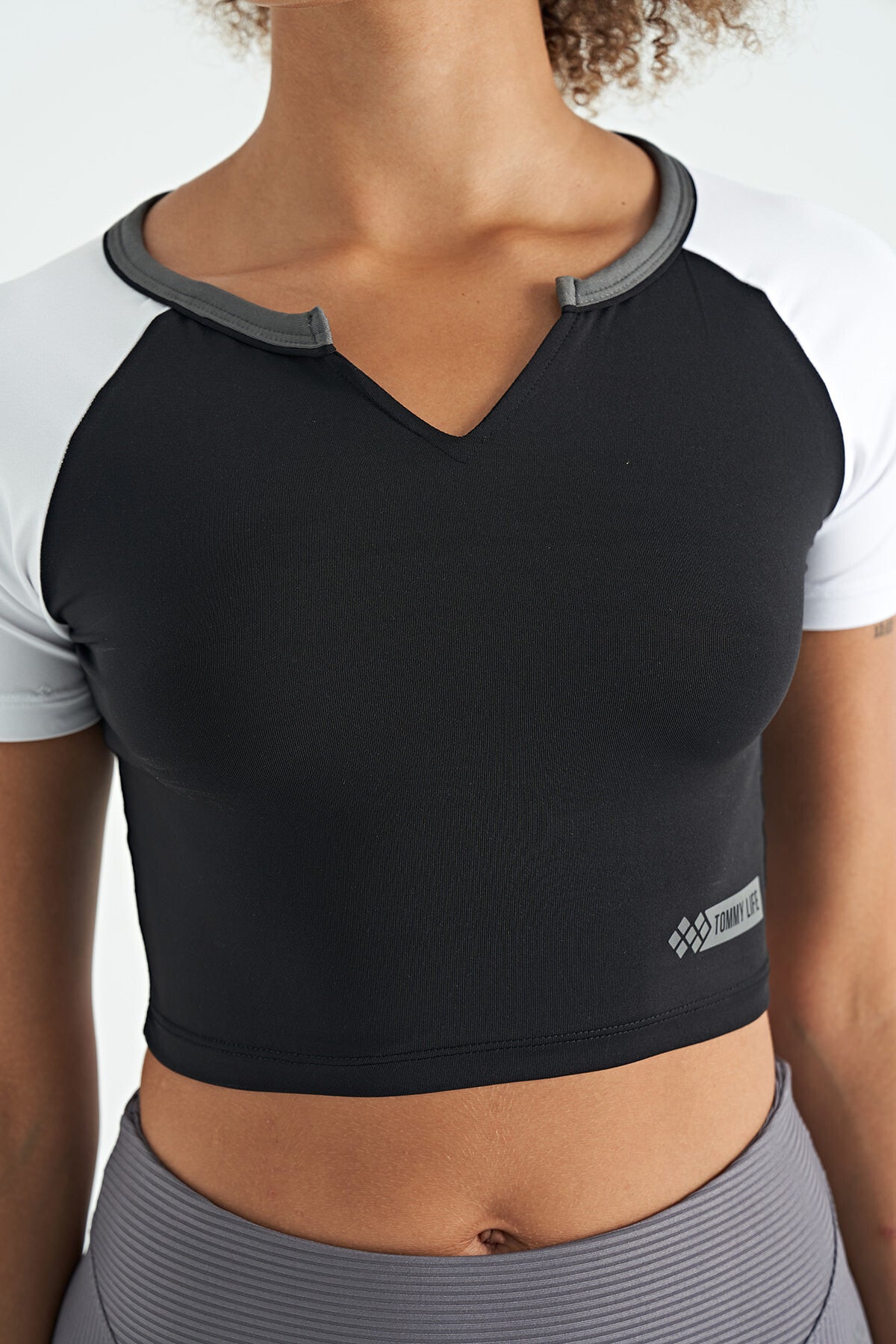 Black Color Block Logo Printed O Collar Slim Fit Women's Crop T-Shirt - 97270