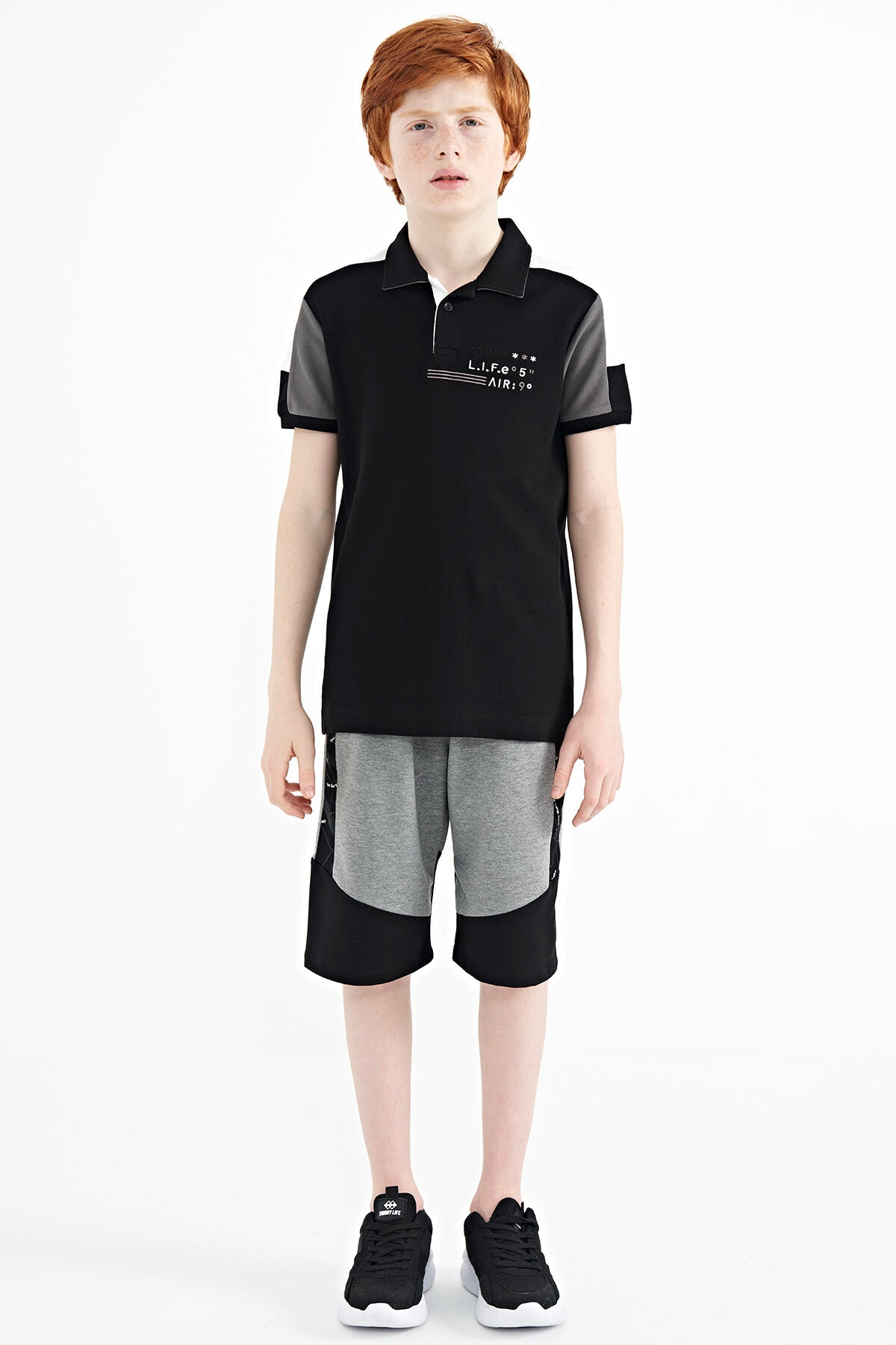 Black Color Blocked Shoulder Trim Detailed Standard Pattern Boys T-Shirt - 11155